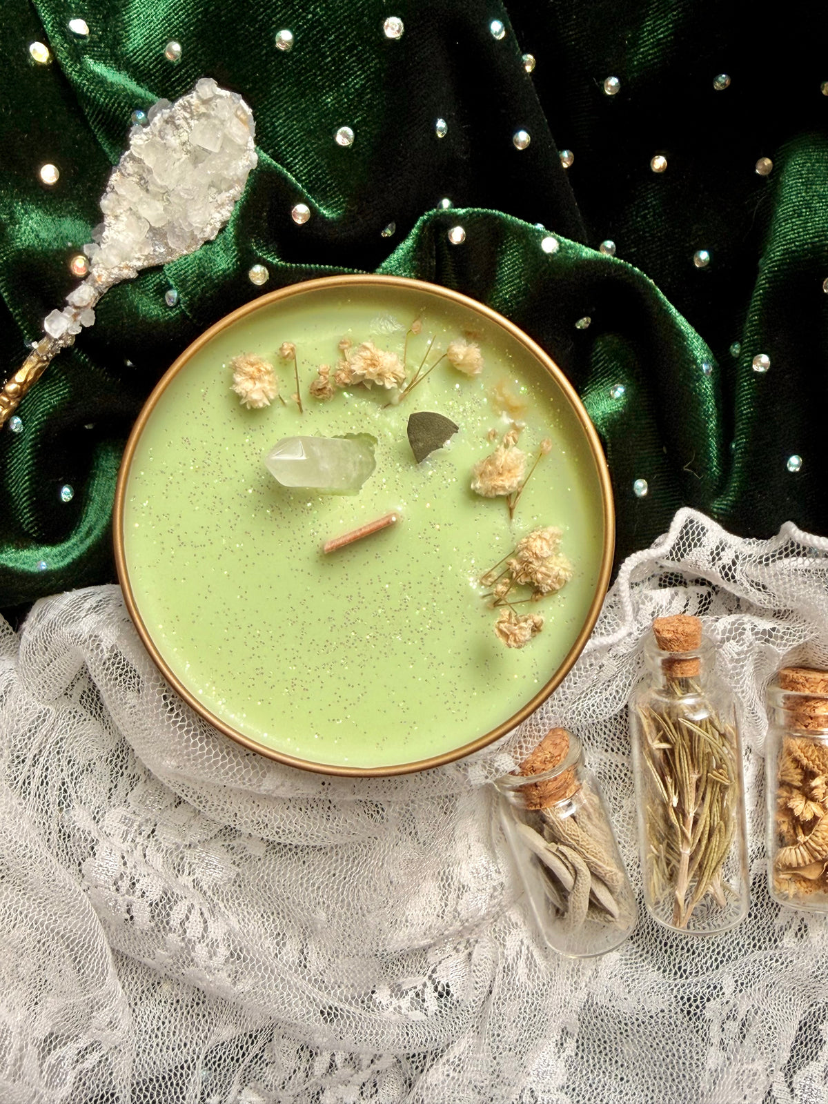 Wood Wick Soy Candle - Mossy Woods & Frankincense Scented - Veil & Velvet