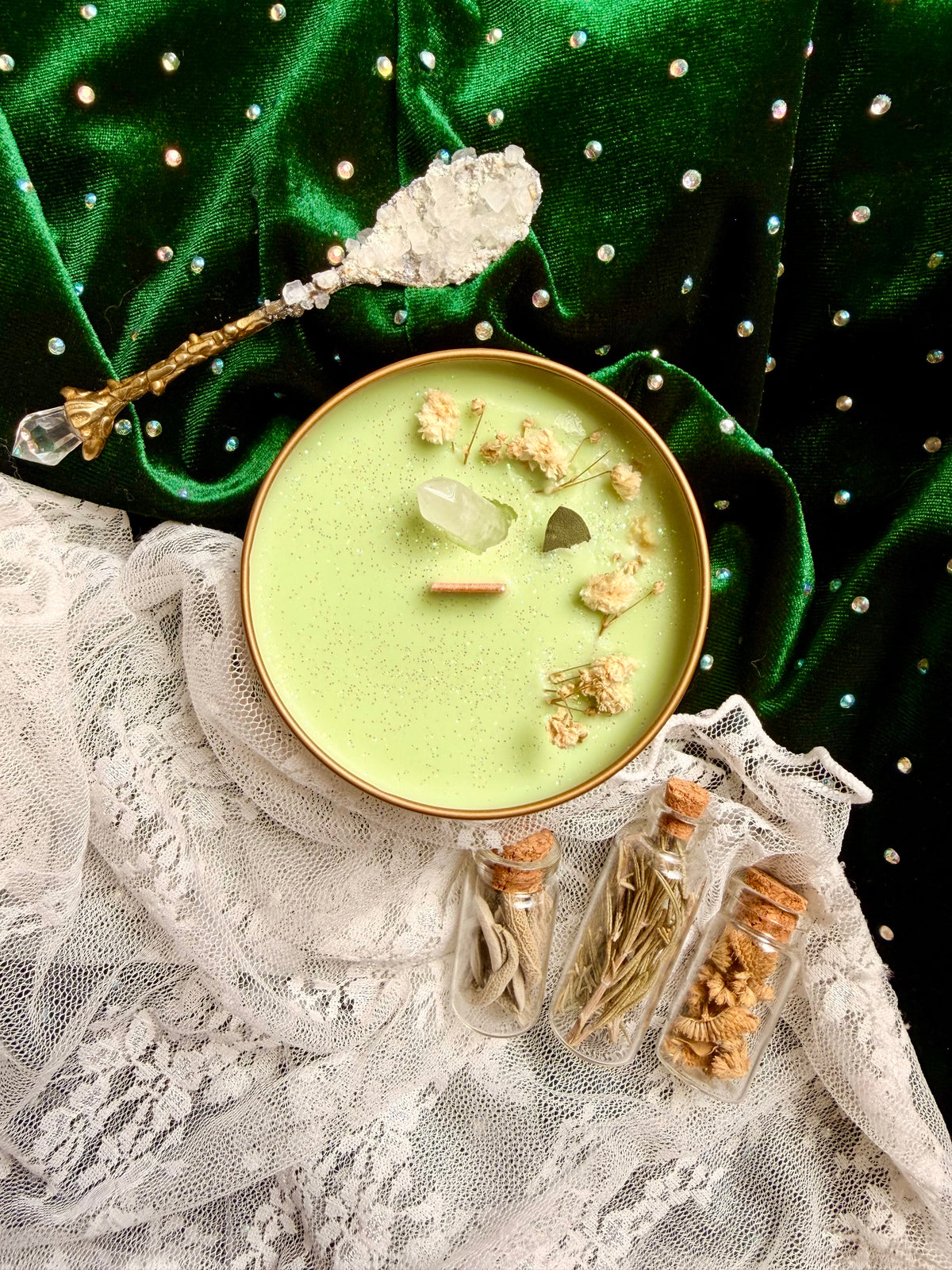 Wood Wick Soy Candle - Mossy Woods & Frankincense Scented - Veil & Velvet