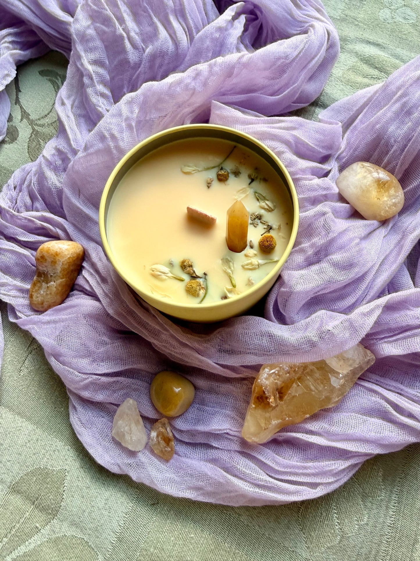 Wood Wick Soy Candle - Honeysuckle & Sweet Mint scented - The Secret Garden