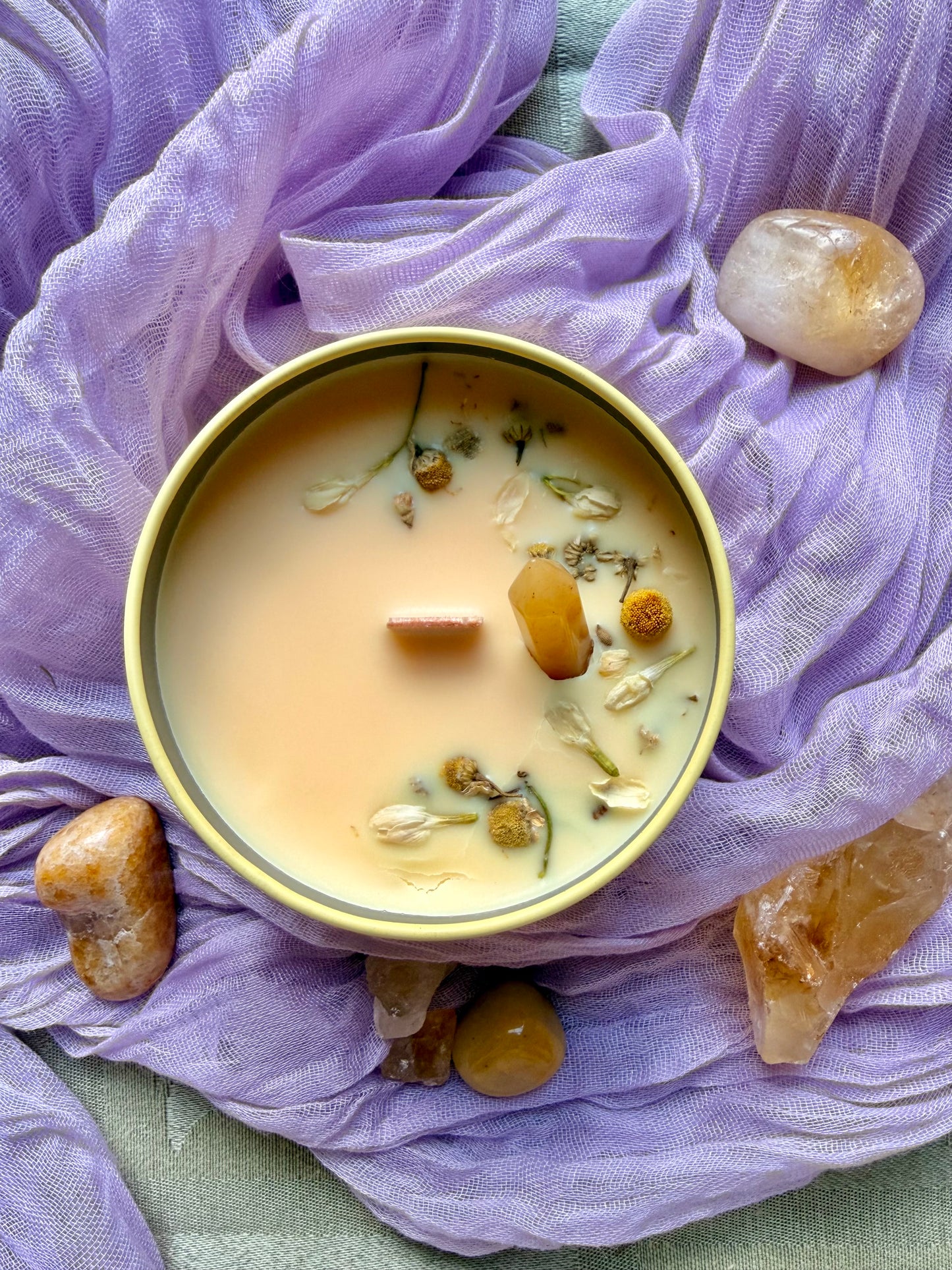 Wood Wick Soy Candle - Honeysuckle & Sweet Mint scented - The Secret Garden