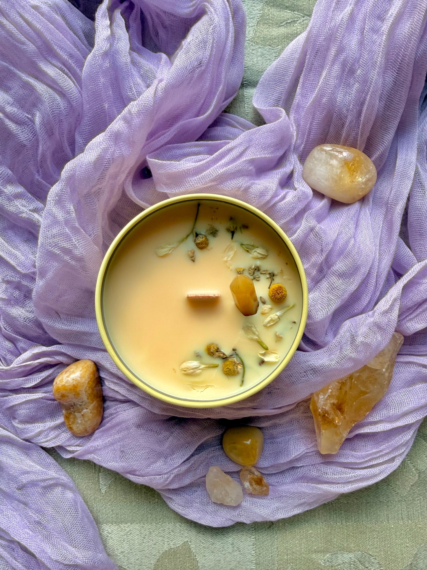 Wood Wick Soy Candle - Honeysuckle & Sweet Mint scented - The Secret Garden